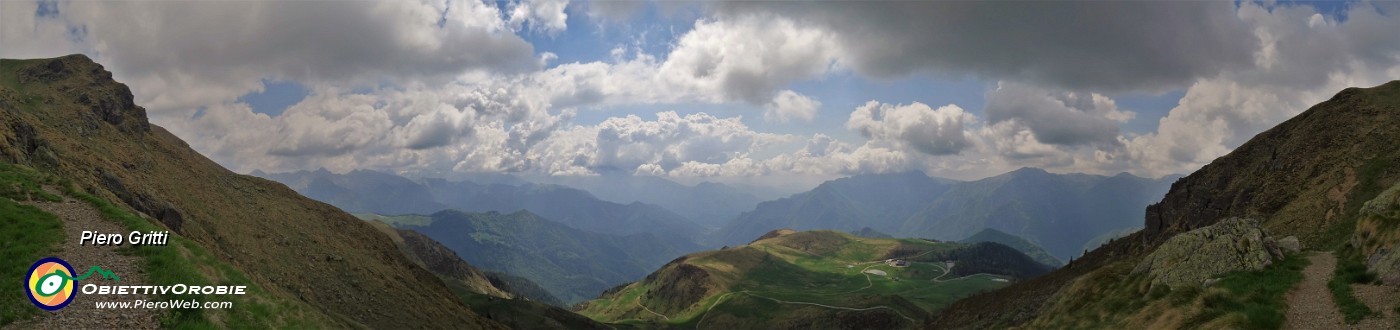 24 Sal sent. 109 vista panoramica sui Piani dell'Avaro ed oltre.jpg